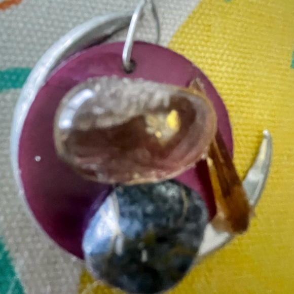 Unique pendant. - Picture 2 of 3